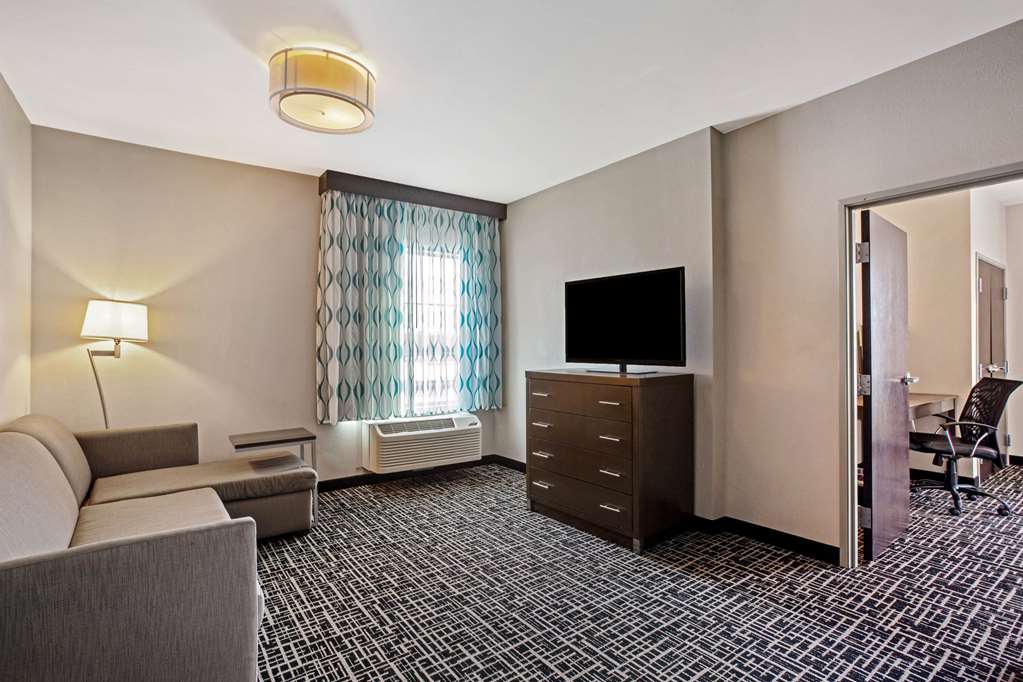 La Quinta Inn & Suites by Wyndham York - photo 26