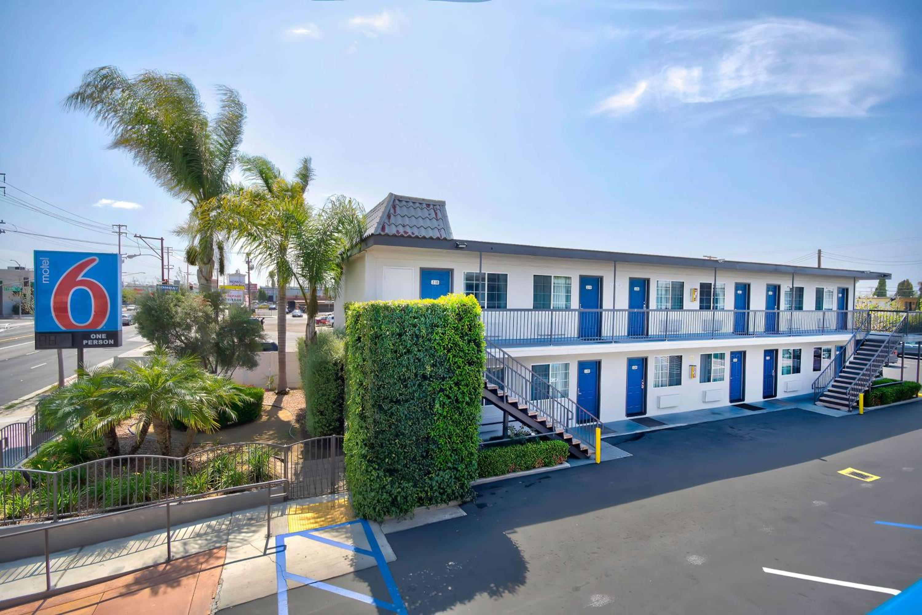 Motel 6 Gardena - photo 26