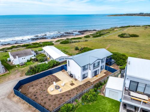 27 Seaview Pets Negotiable Wi Fi No Linen Included — Middleton