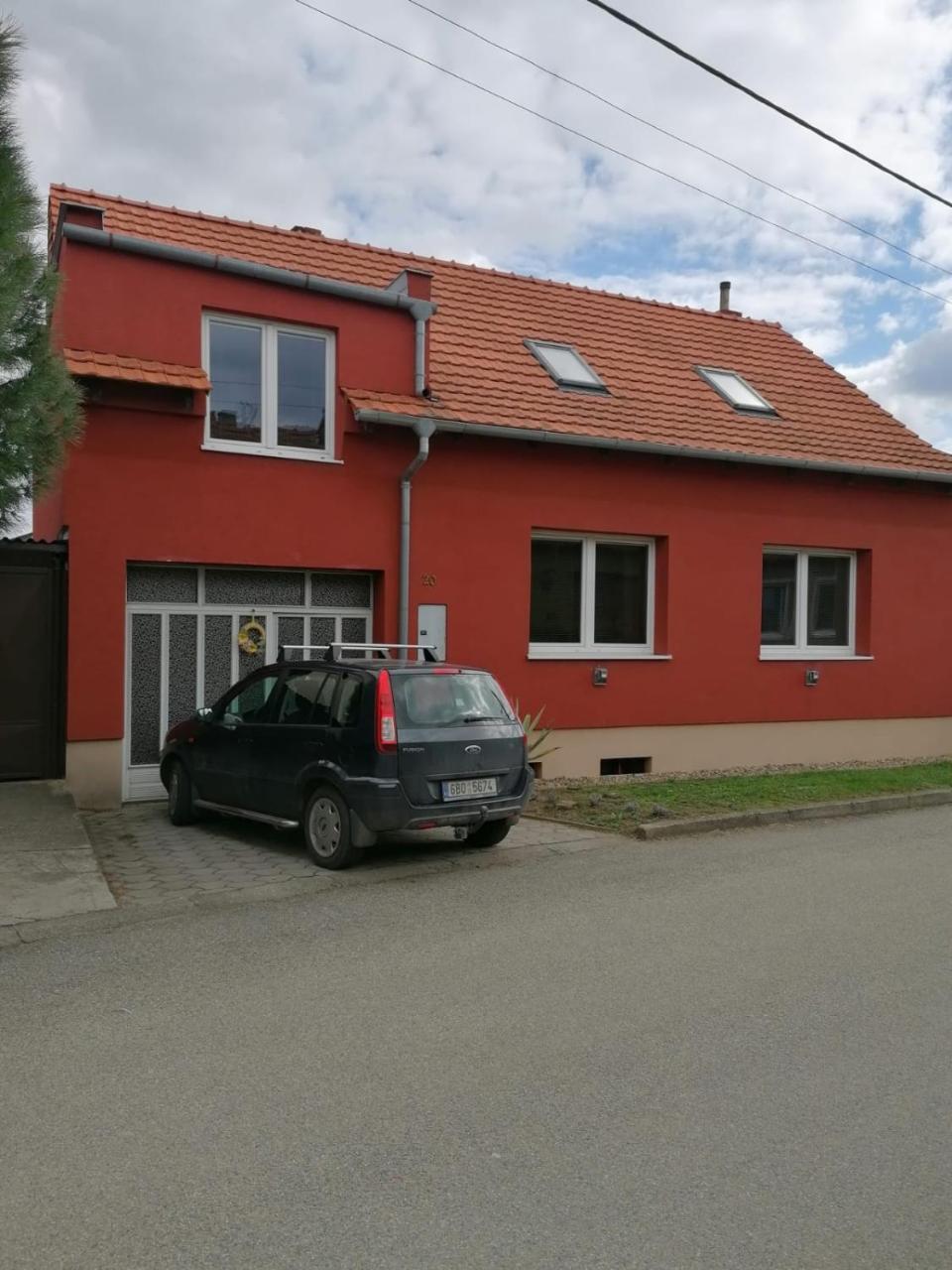 Ubytovani V Soukromi — hotel in Tvrdonice