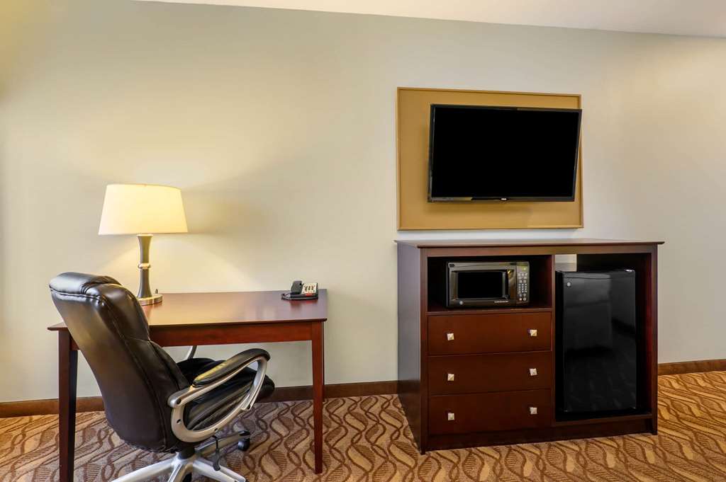La Quinta Inn & Suites by Wyndham Longview North - photo 19