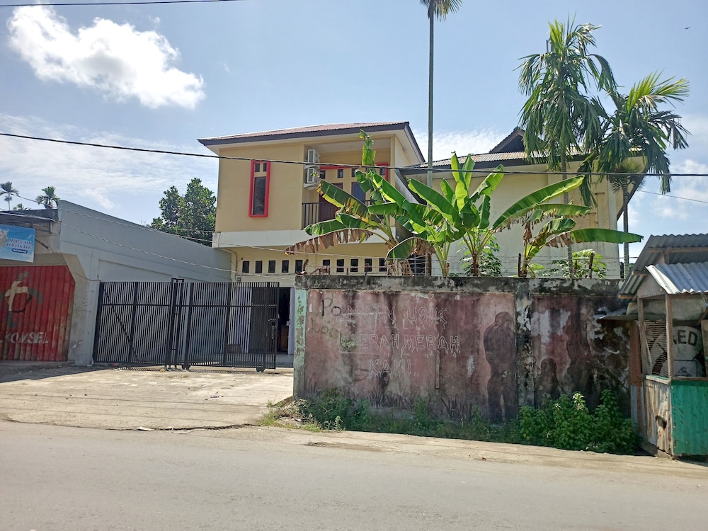 OYO 93073 Penginapan 69 in Jayapura, Indonesia