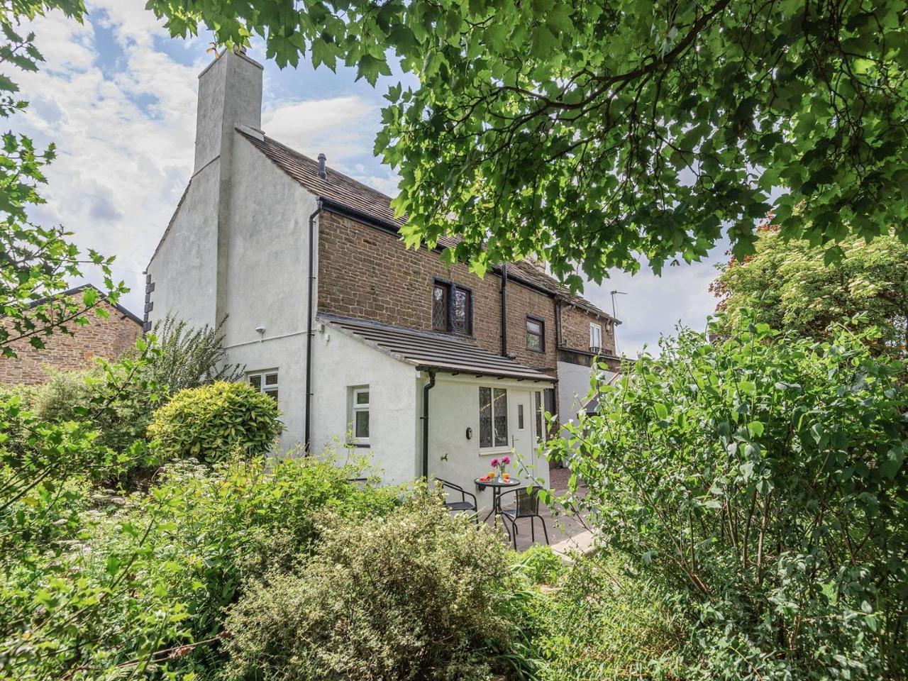 Lane Ends Cottage — 4-Star Luxury Hotel in Stockport, United Kingdom