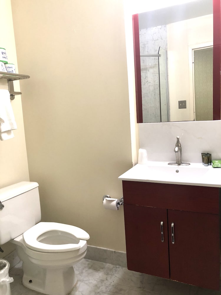 Windsor Inn Hotel - photo 19