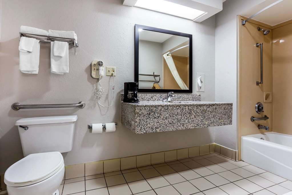 Quality Inn & Suites Mooresville Lake Norman - photo 20