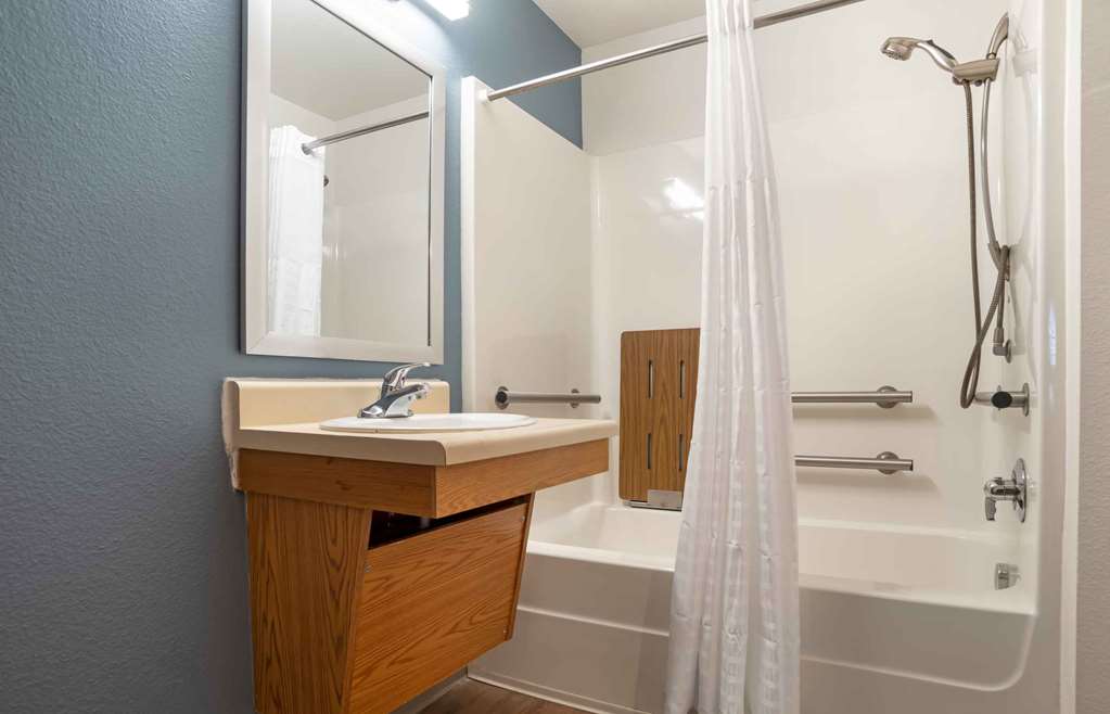 WoodSpring Suites Cleveland Airport - photo 18