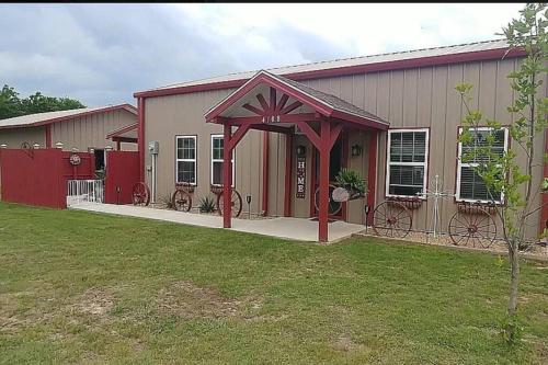 Cute cozy and comfortable — 4-Star Luxury Hotel in Corsicana, United States