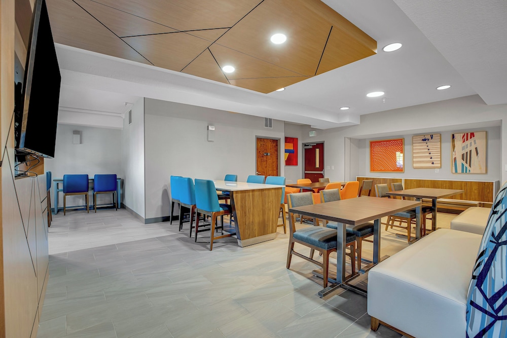 Holiday Inn Express Hotel & Suites Portland Jantzen Beach by IHG - photo 104