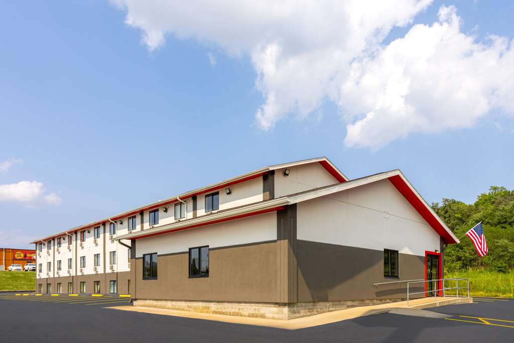 Super 8 by Wyndham St. Clairsville OH Wheeling WV Area - photo 3