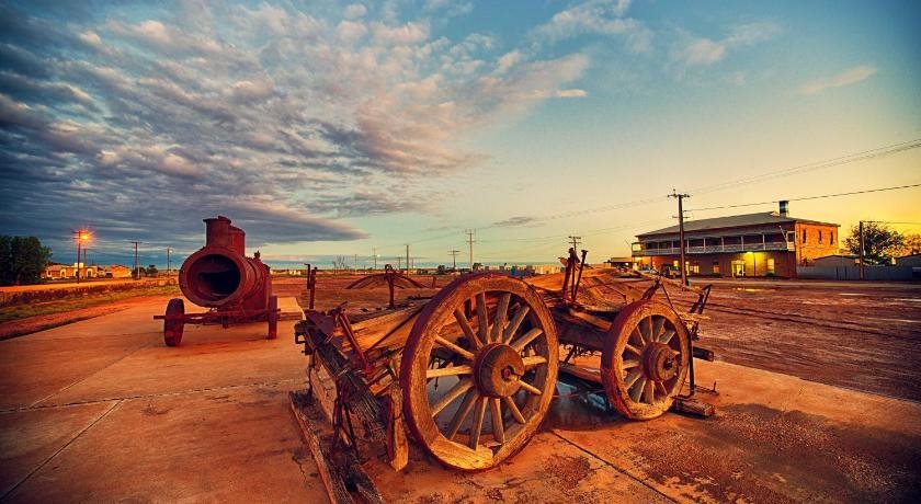 Marree - carbon neutral hotel in Roxby Downs
