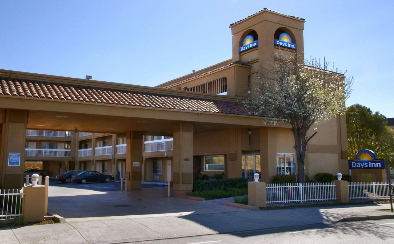 Days Inn By Wyndham Hayward Airport — Hayward