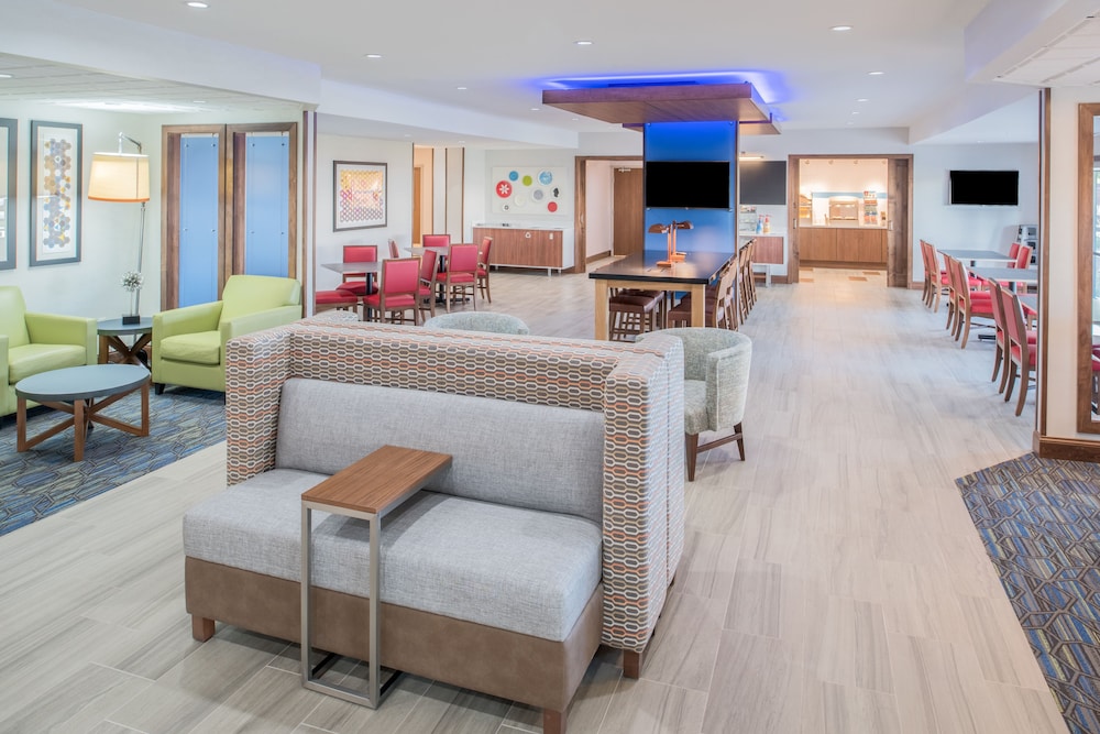 Holiday Inn Express Hotel & Suites Bismarck by IHG - photo 35