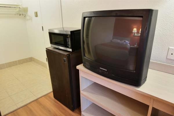 Motel 6 Williamsburg - photo 17