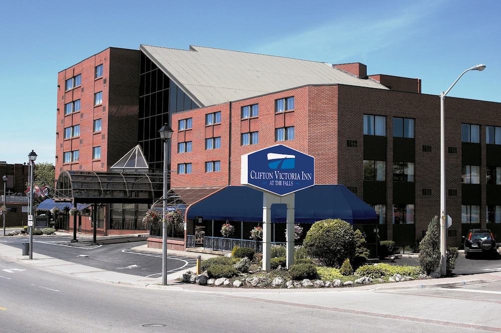 Clifton Victoria Inn at the Falls in Niagara Falls, Canada