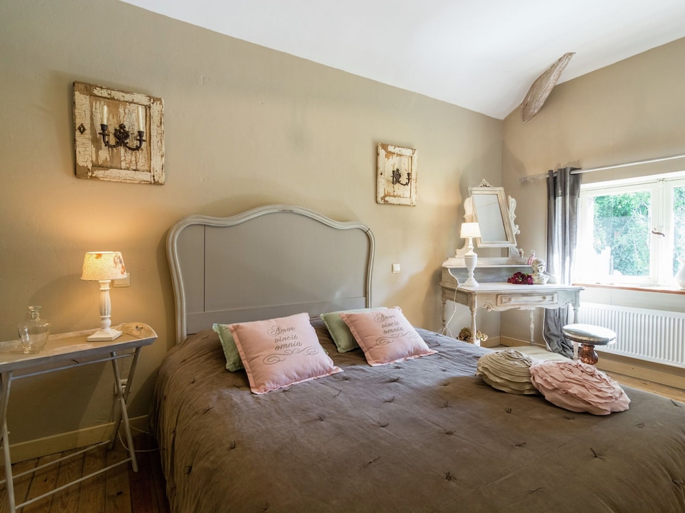 Quaint Holiday Home in Bièvre in the forest — Bievre — photo 5