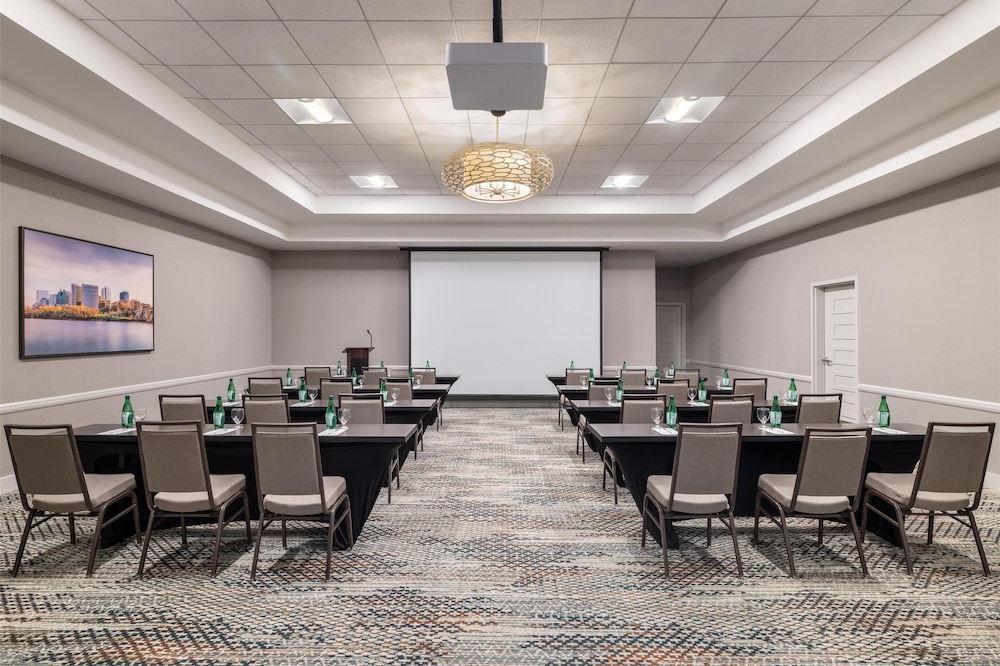 Hilton Garden Inn Arlington Shirlington - photo 54