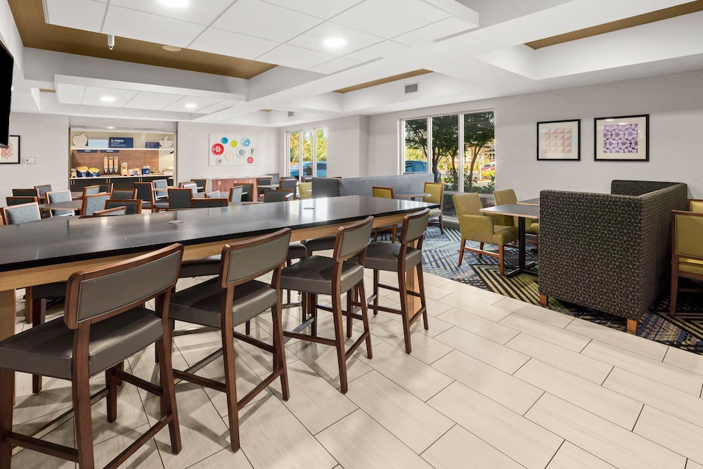 Holiday Inn Express & Suites Sumner Puyallup Area - photo 22