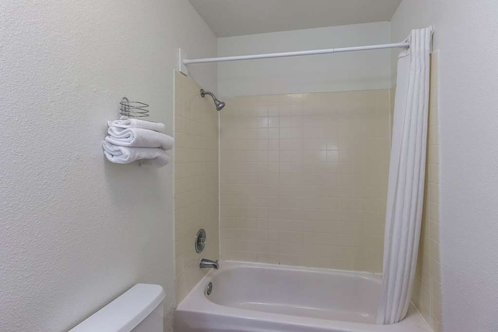 Motel 6 Beaverton OR - photo 18
