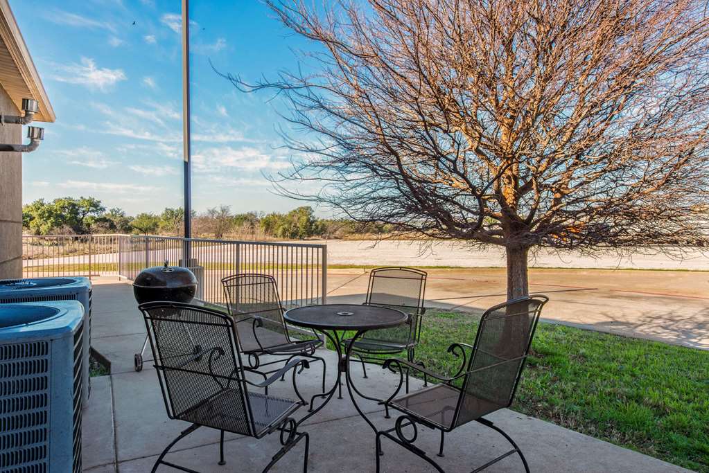 La Quinta Inn & Suites by Wyndham Eastland - photo 57