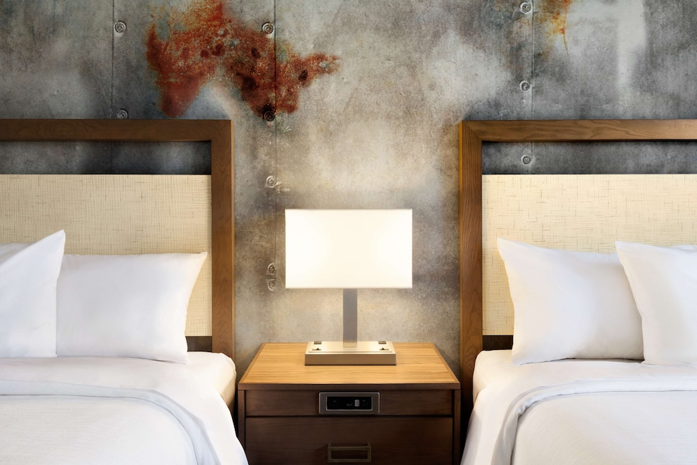 Embassy Suites by Hilton San Antonio Brooks Hotel & Spa - photo 8