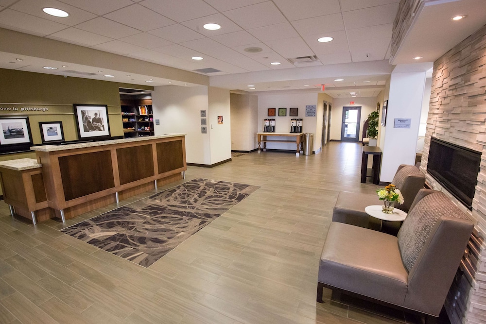 Hampton Inn & Suites Pittsburgh Harmarville - photo 4
