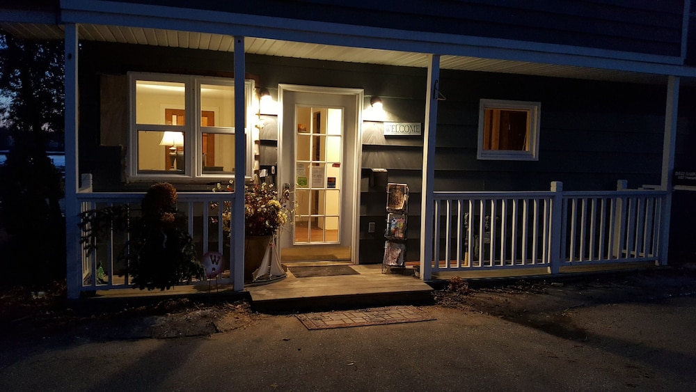 Snug Harbor Inn - photo 111