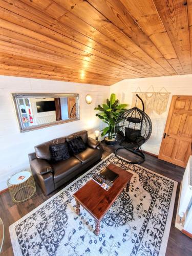 Magpie 4 Hot Tub Huntersmoon Warminster Bath Salisbury in Warminster, United Kingdom