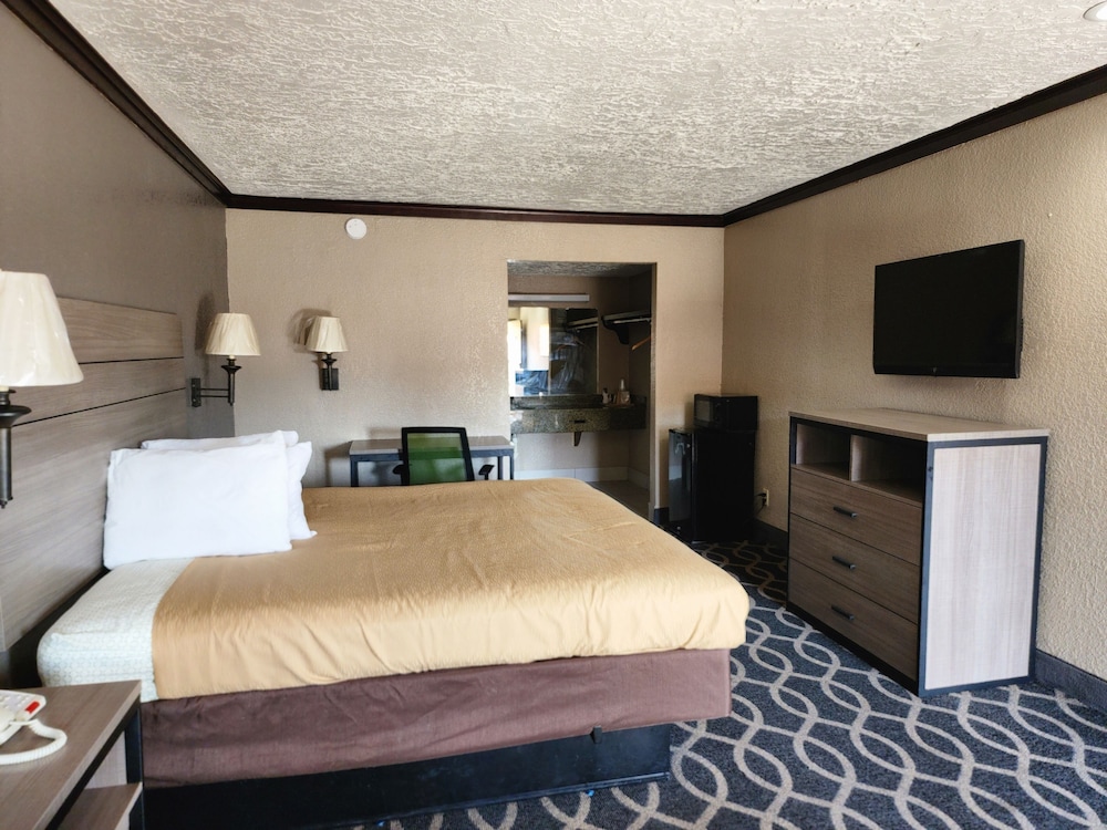 Executive Inn - photo 5