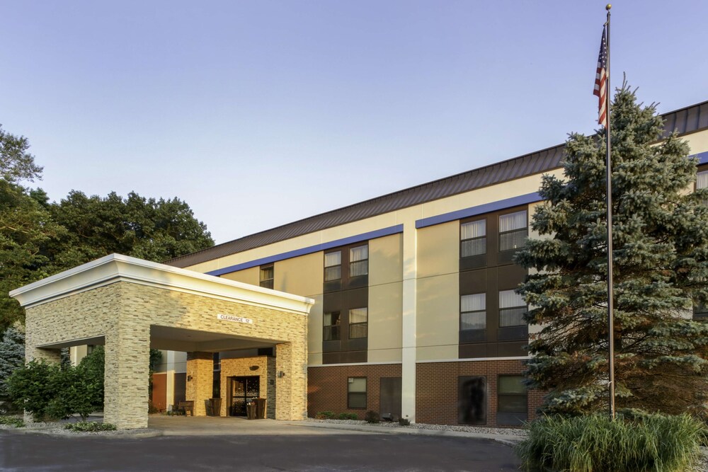 Hampton Inn Portage - photo 2