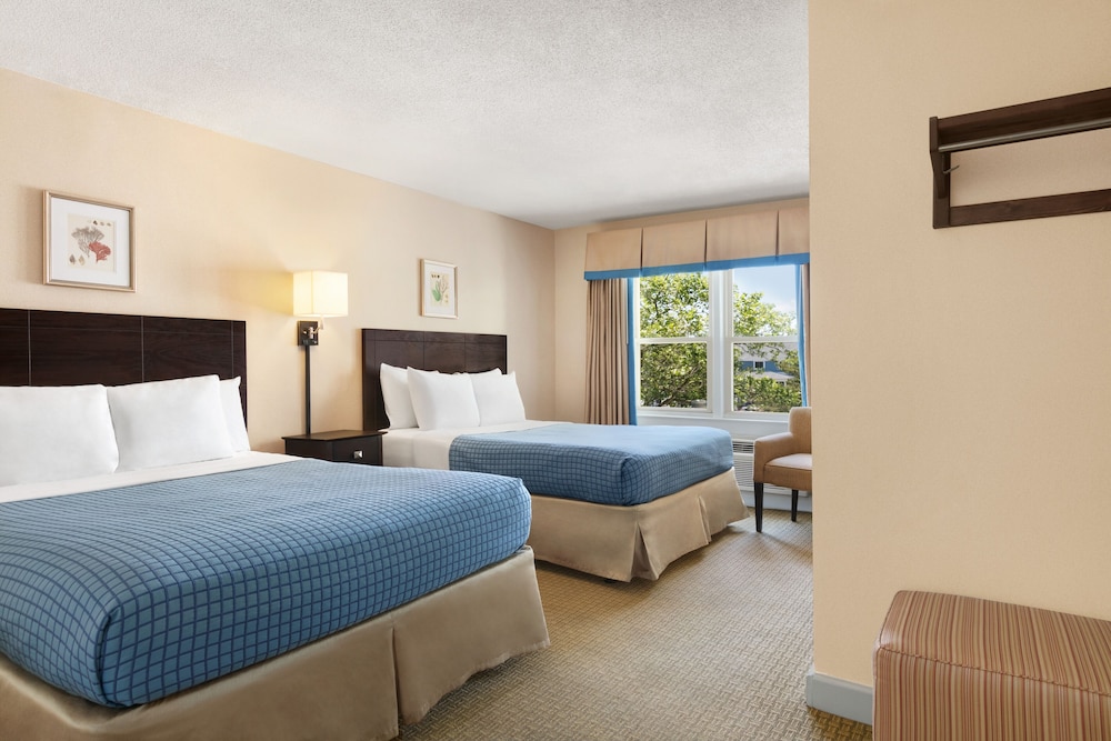 Harrison Hall Hotel - photo 32
