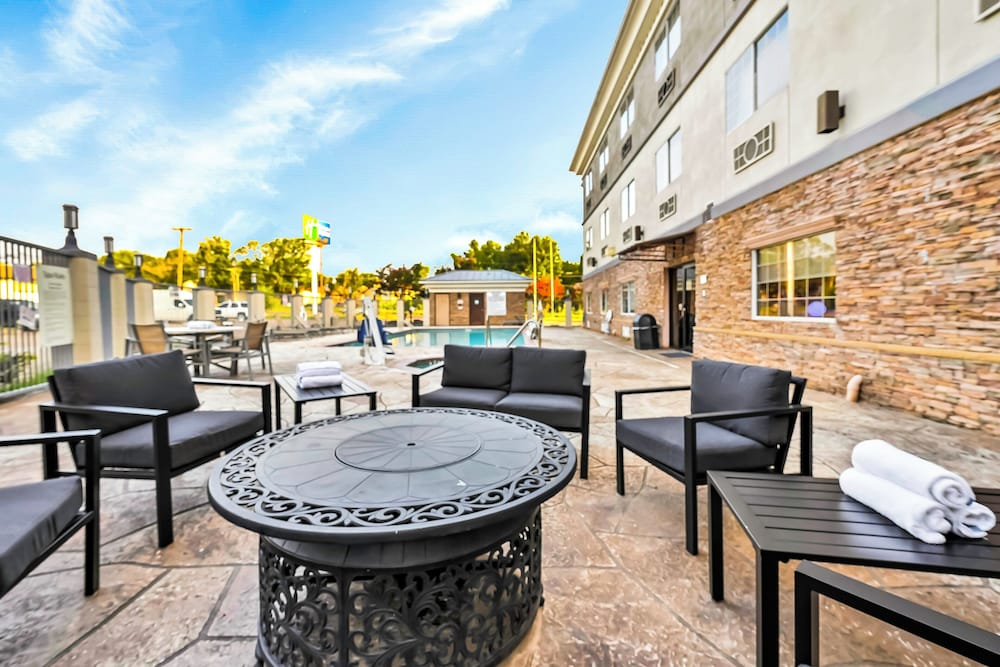 Holiday Inn Express Palestine by IHG - photo 35