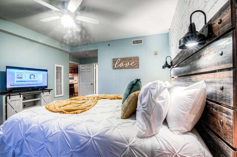 Laketown Wharf Resort by Aneliya's Rentals - photo 148