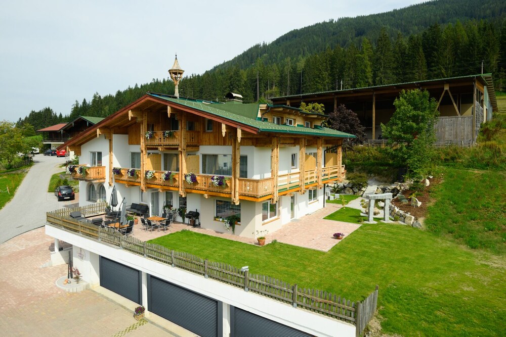 Landhotel Anna — 4-Star Luxury Hotel in St. Martin Of Tennengebirge, Austria