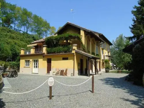Residenza San Vito — 4-Star Luxury Hotel in Calamandrana, Italy
