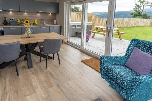 The Annexe Luxury Property with Hot Tub at Pitilie Pods — hotel in Aberfeldy