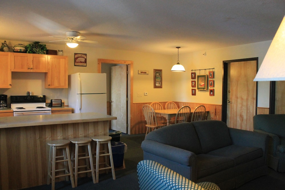 Viking Bay Resort & Lodge - photo 8