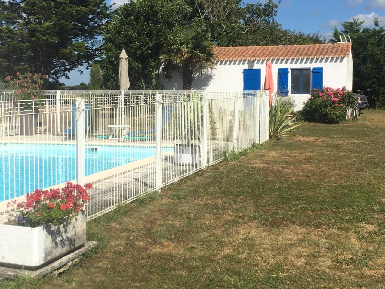 Studio Avec Piscine — Beauvoir-Sur-Mer — photo 4