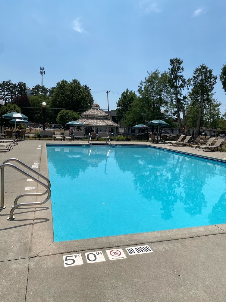 Amber's Inn & Suites - photo 31
