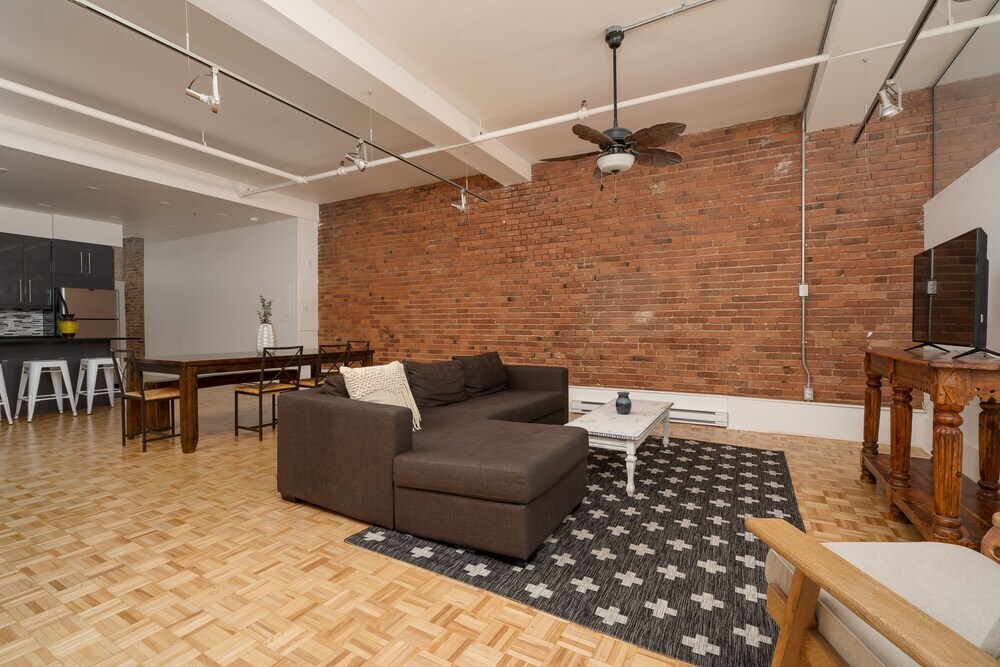 Sonder Plateau Suites — 4-Star Luxury Hotel in Montreal, Canada