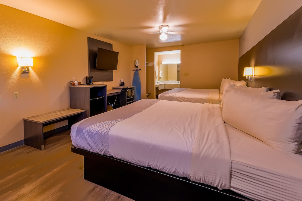 OYO Hotel Yoakum West - photo 23
