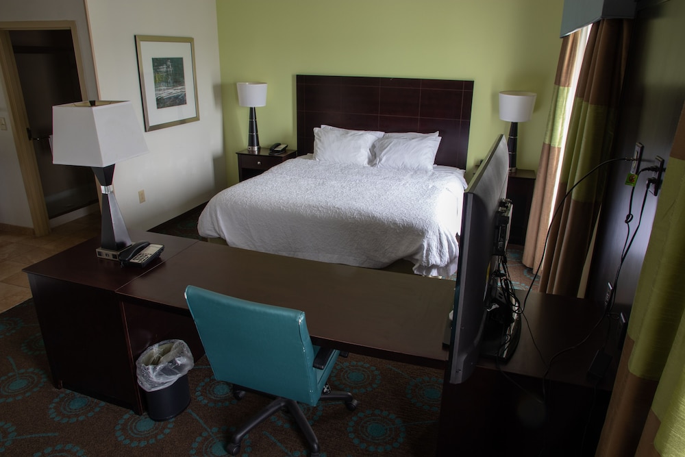 Hampton Inn Fayetteville - photo 10