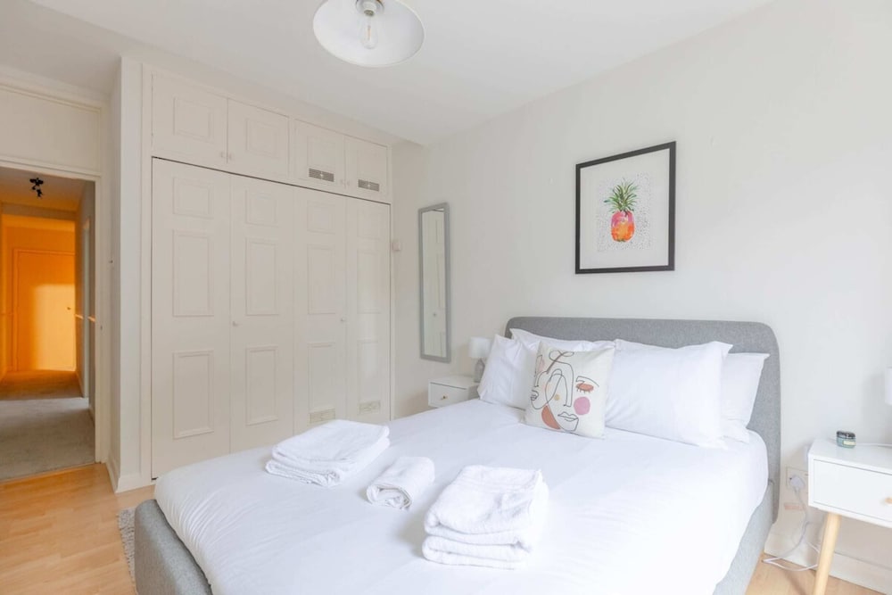 Serene & Stylish 1BD Flat Tooting Bec — 4-Star Luxury Hotel in London, United Kingdom