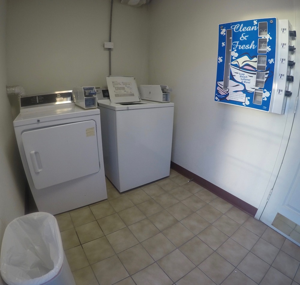 Rodeway Inn Goddard - photo 16