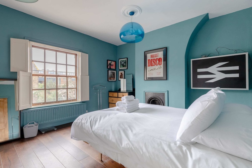 Trendy 2BD House 5 Mins From Willesden Junction — 4-Star Luxury Hotel in London, United Kingdom