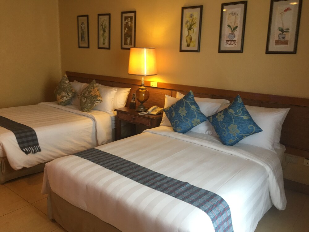 Java Hotel - carbon neutral hotel in Laoag