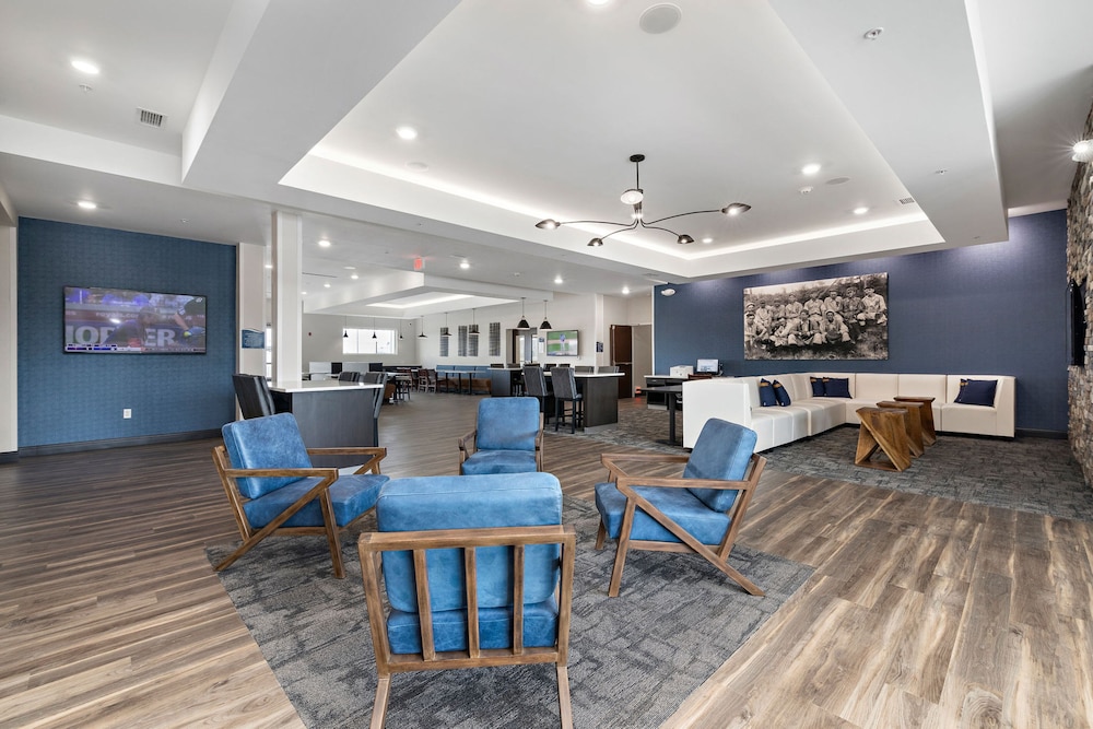 Holiday Inn Exp Parkville - photo 97