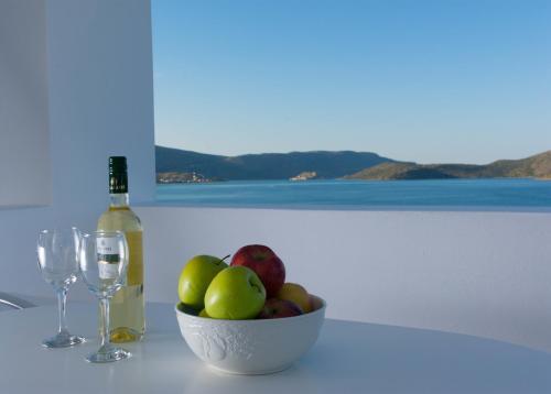 Markakis Apartments — 4-Star Luxury Hotel in Elounda, Greece