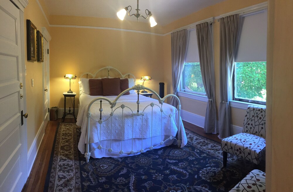 Kelley & Young Wine Garden Inn - photo 28
