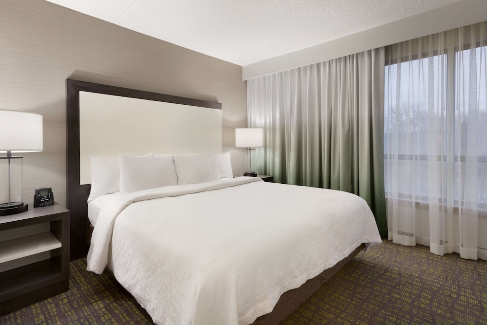 Embassy Suites by Hilton Newark Wilmington South - photo 10
