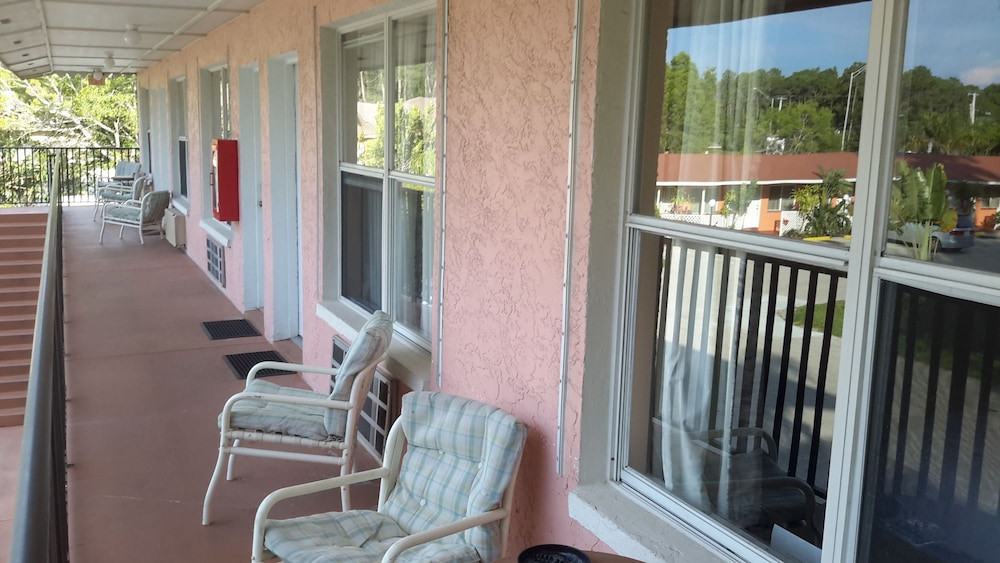 Conty's Motel - photo 42